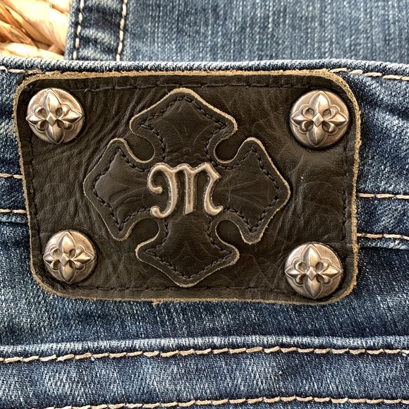 Miss Me Destructed Embroidered Skinny Jean 27 NWOT - Picture 6 of 16